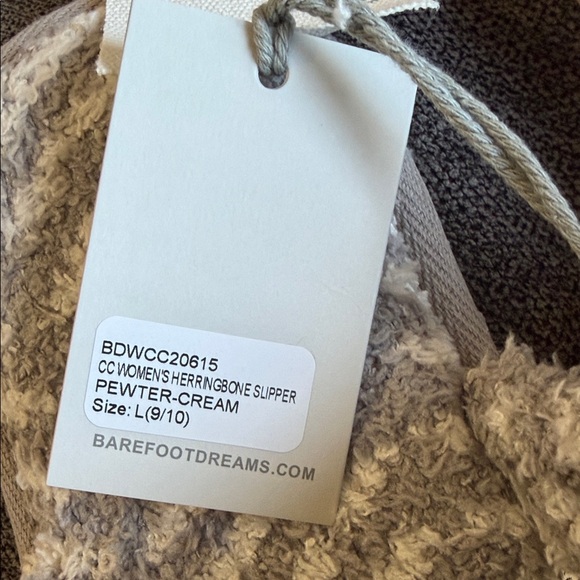 Barefoot Dreams Chevron Pattern Slippers - Cream and Gray - Picture 2 of 5